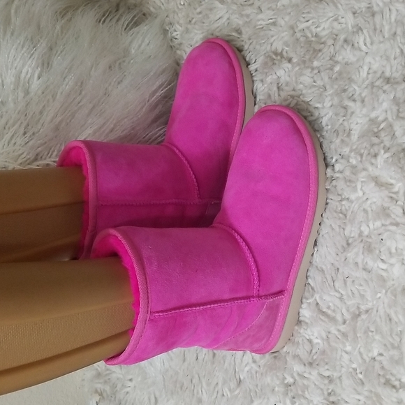 UGG BOOTS - Picture 4 of 11